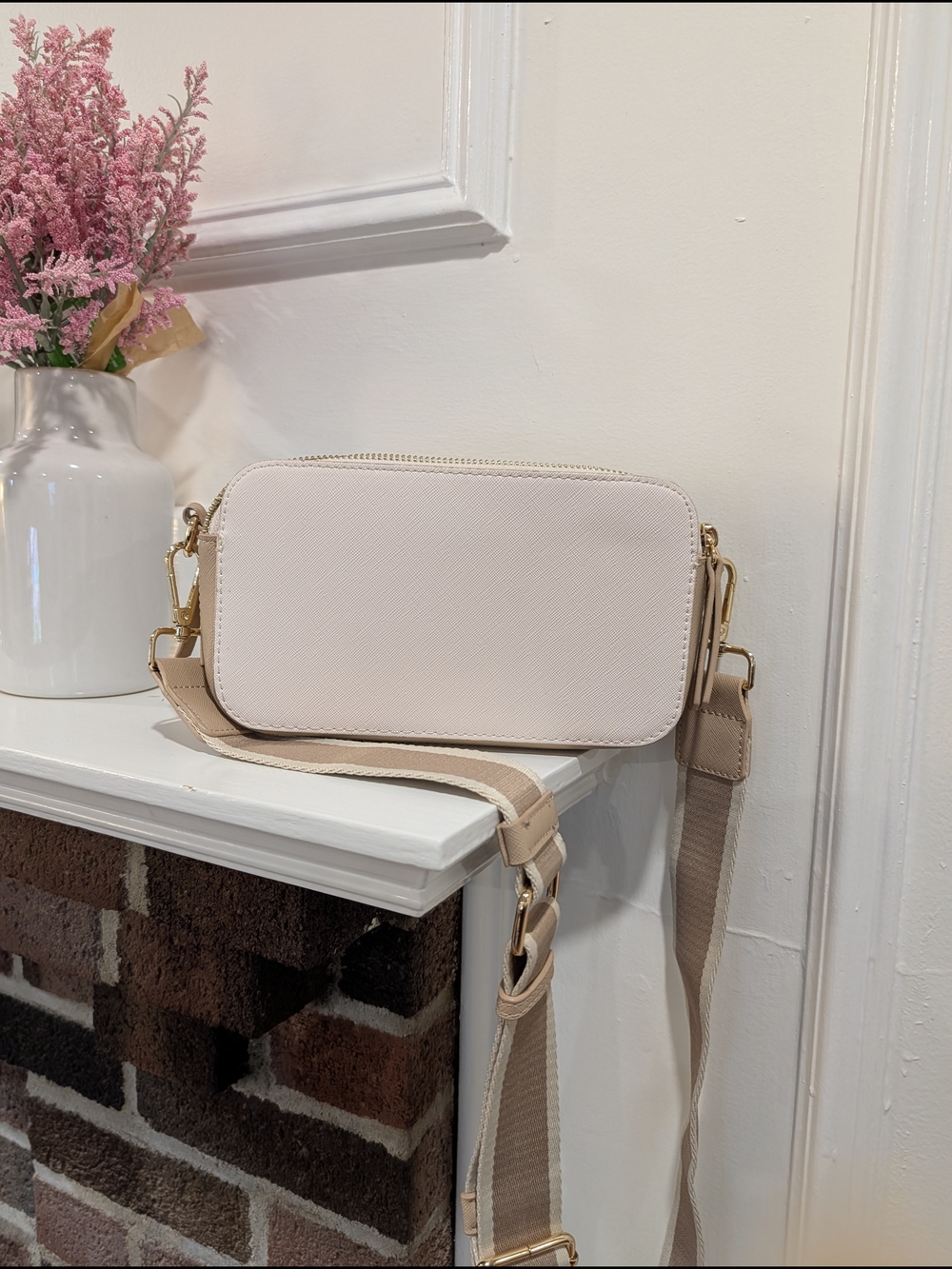 Women’s Crossbody Camera Bag in Light Pink